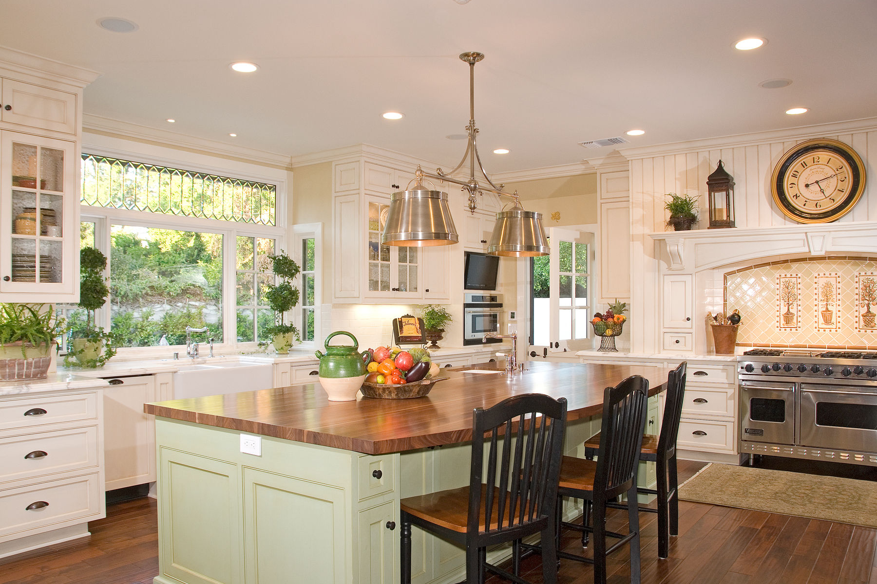 Chapman Woods — secondary dining vignette