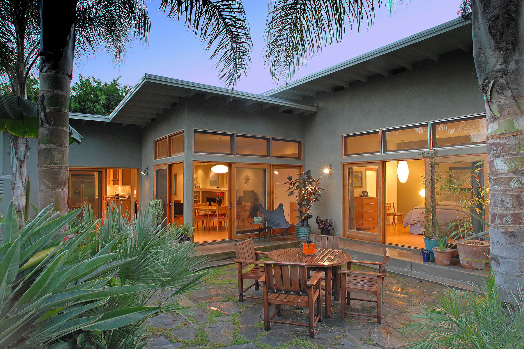 Carter Avenue addition and renovation by Donald Callahan Bryan — dusk exterior